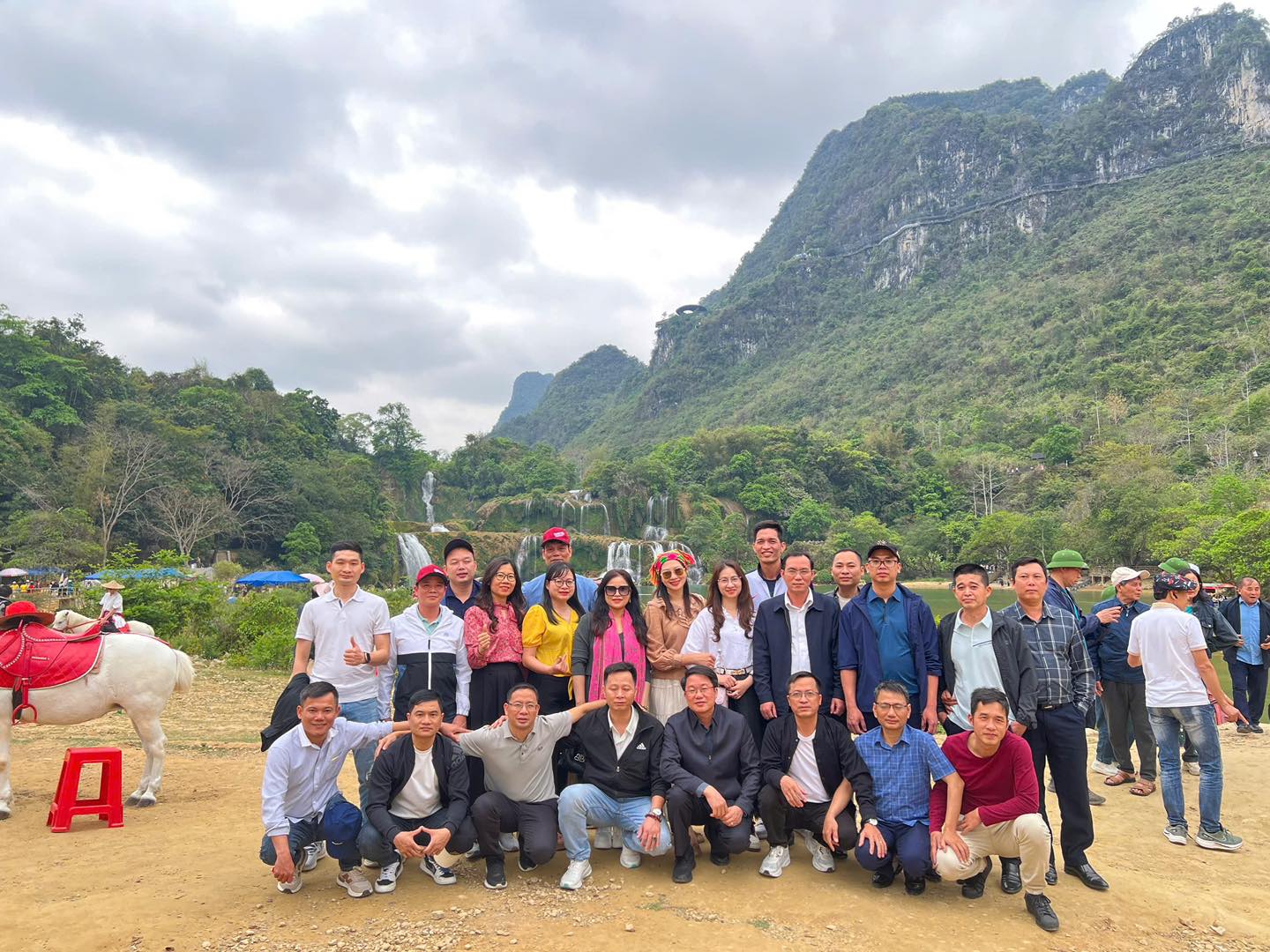 Kinh Nghiệm Mua Vé Tham Quan Thác Bản Giốc Mới Nhất 2026