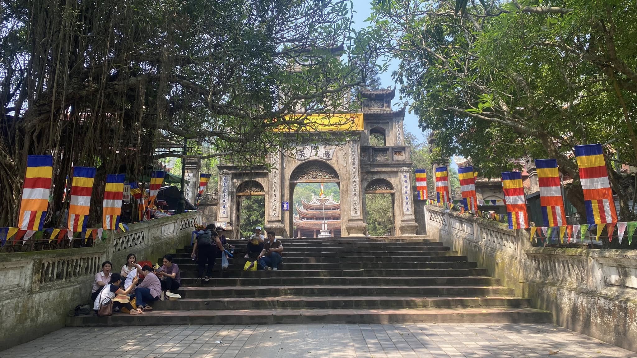 Những Lưu Ý Cần Biết Khi Đi Du Lịch Chùa Hương Mùa Lễ Hội Đầu Năm